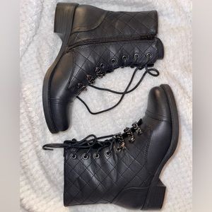GUESS “MEERA” Black Leather Combat Boots,Size 7-1/2. 1” inch heel,inside zipper